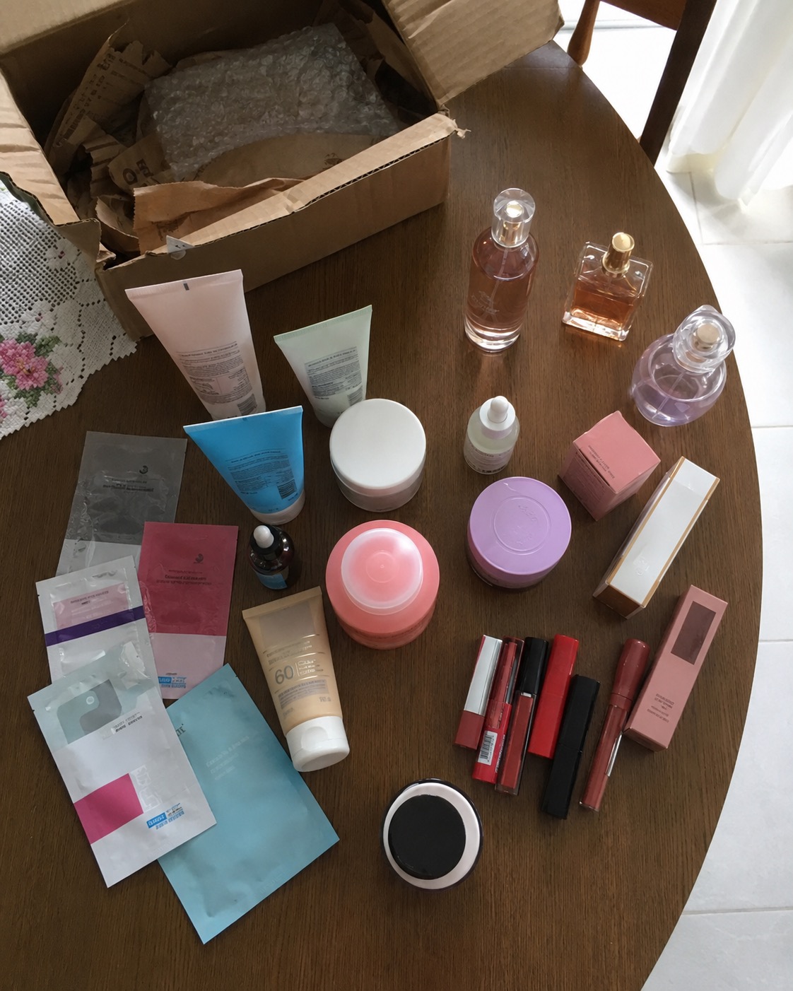 Vários produtos de beleza recebidos em casa